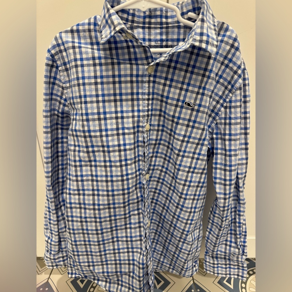 Like new, worn twice! Plaid Vineyard Vines button down shirt. Youth small.